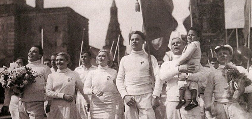 Советского человека от русского, казаха, татарина и других, отличала только место жительства - СССР. Всё остальное - мифология.  