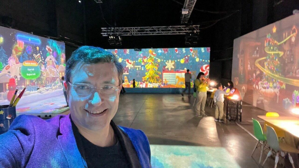     Во время январских праздников губернатор Нижегородской области Глеб Никитин посетил арт-пространство ЦЕХ* и медиавыставку вместе с семьей. Своими впечатлениями он поделился в Telegram-канале.