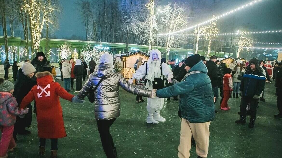     Развлекательную программу «Семь чудес Нового года» перенесли на следующие выходные в нижегородском парке «Швейцария». Об этом рассказали представители общественного пространства в своих соцсетях.