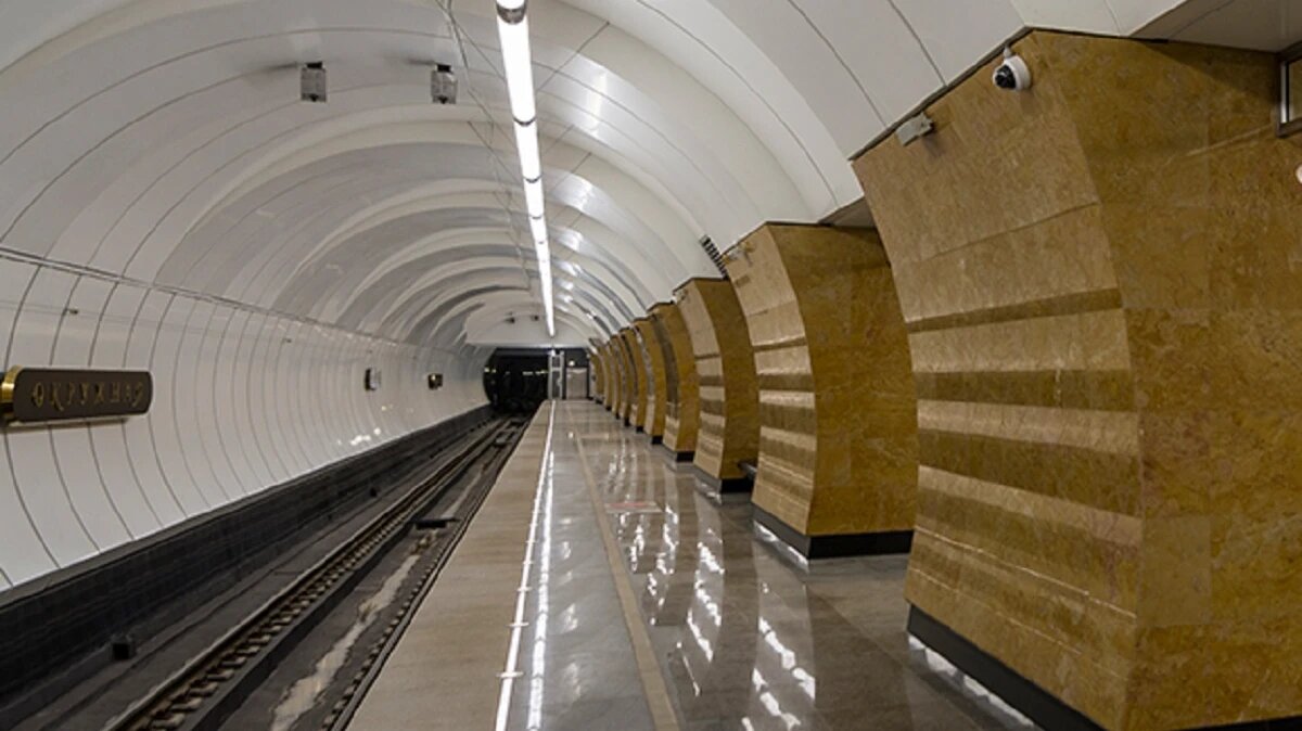 В москве 11 летнему мальчику на станции окружная зажевало голову и руку на эскалаторе