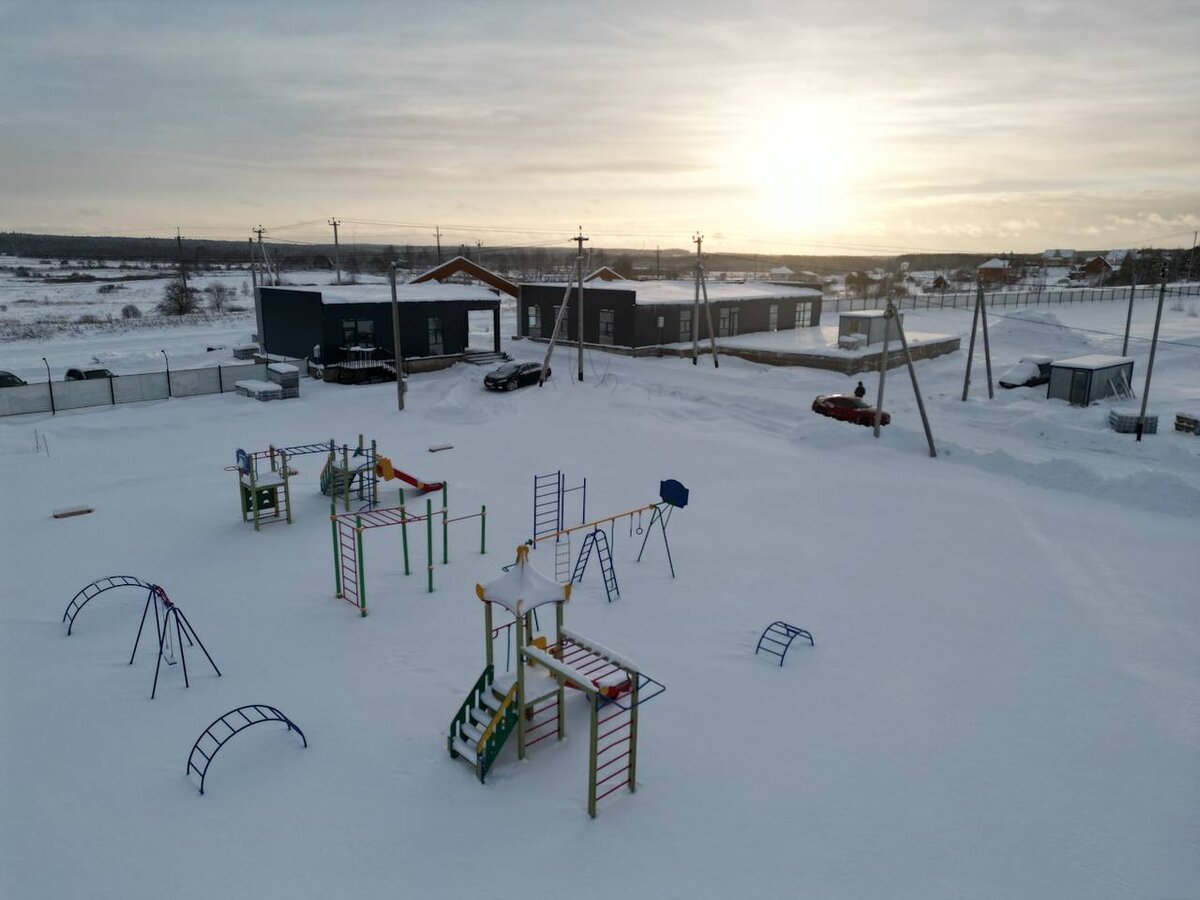 Въездная зона и детская площадка в КП «Грин Лаундж»