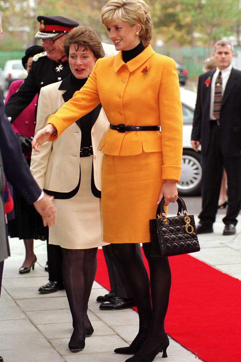 Принцесса Диана с сумкой Dior, 1995 год