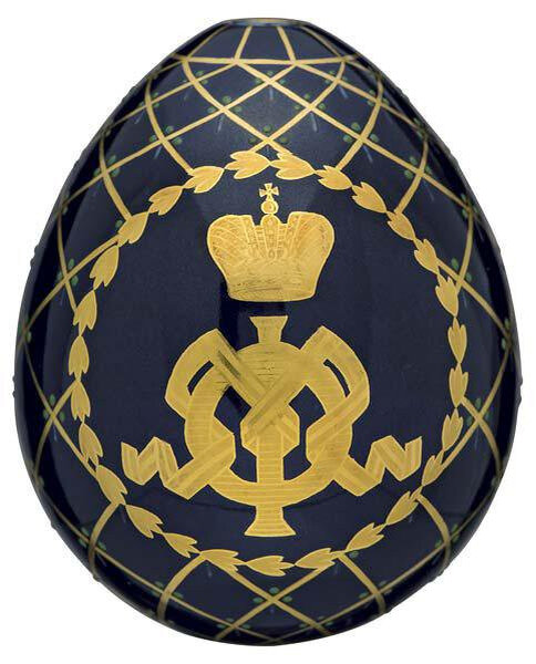 Яйцо пасхальное фарфоровое с вензелем императрицы Марии Федоровны. Санкт-Петербург, 1890-е – 1900-е. Императорский фарфоровый завод. Фарфор; подглазурное крытье кобальтом, надглазурная роспись эмалевыми красками, позолота, цировка.

Источник: https://fabergemuseum.ru/kollekczii/shedevryi-kollekczii/seriya-paskhalnykh-yayts-iz-farfora