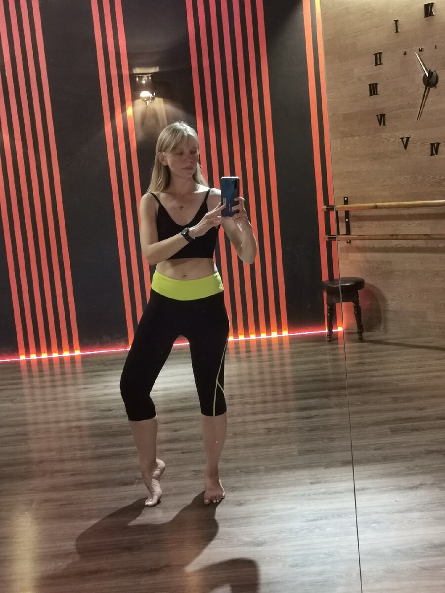 Ладно-ладно, это прошлогодняя добеременная фотка. Вот вхудею в 53 кило - покажу актуальную!