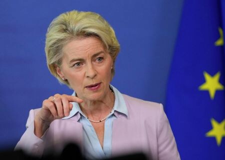    Глава Еврокомиссии, анонсировав 10 пакет санкций, пообещала погрузить РФ в рецессию на десятилетия, а Украине — поддержку