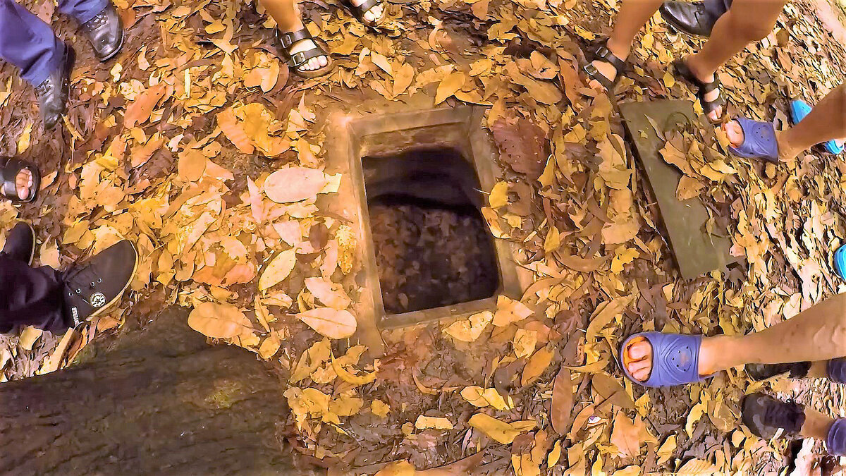 вот такой маленький лаз, не каждый там поместится >>>>