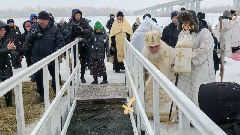     Крещение в Барнауле 19.01.2023. Максим Стрелковский, altapress.ru.