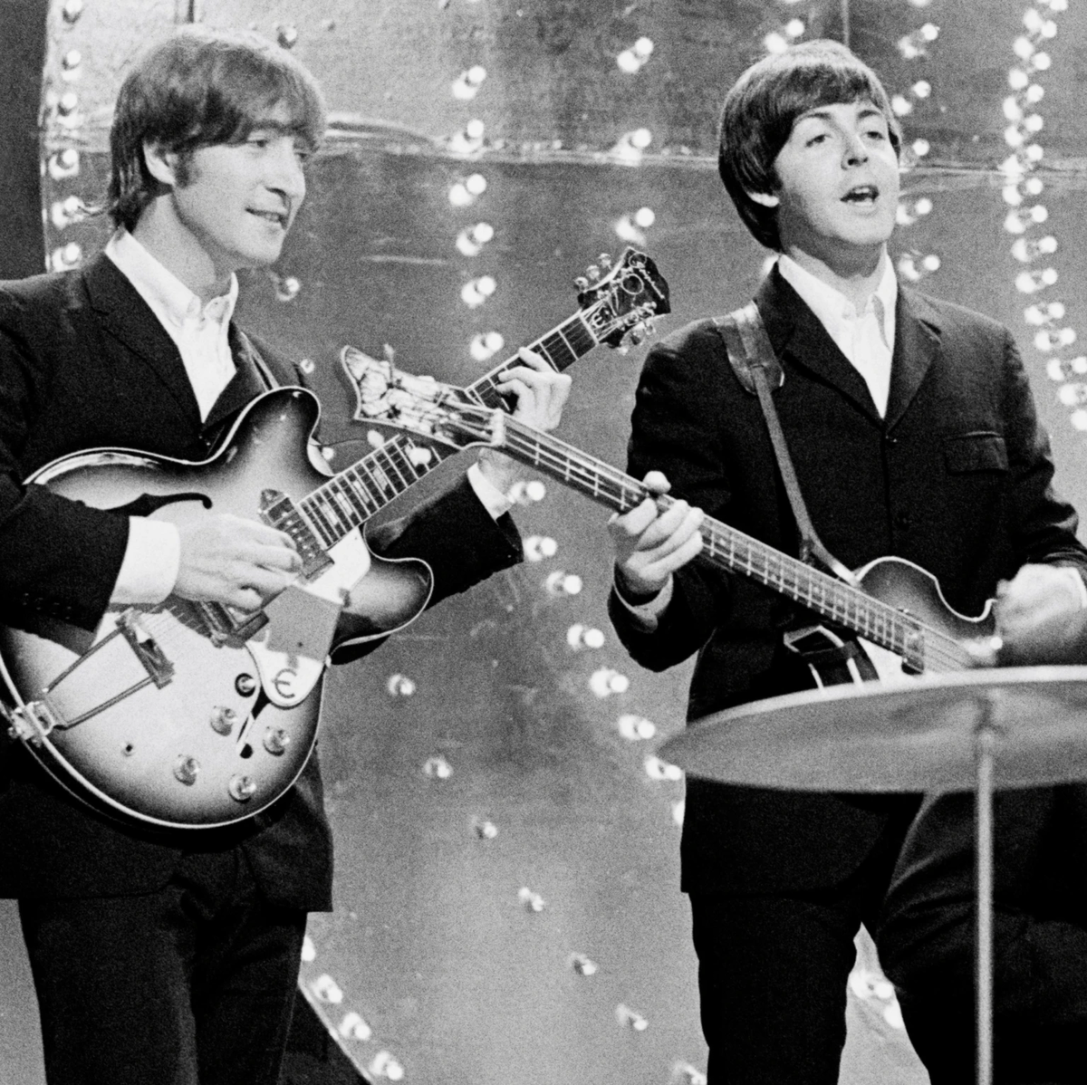 Песня The Beatles, на сочинение которой вдохновило ожидание автобуса под  дождём | Darkside.ru | Дзен