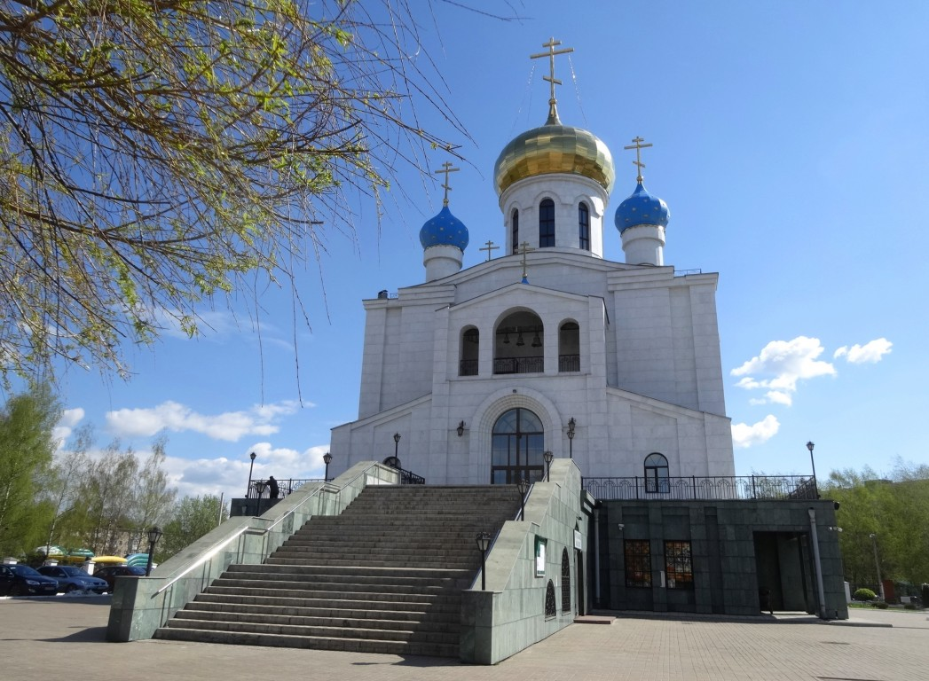 Храм новомучеников и исповедников смоленск. Церковь новомучеников Смоленск. Церковь святых новомучеников и исповедников российских Смоленск. Смоленск храм возле макси. Собор на 25 сентября в Смоленске.