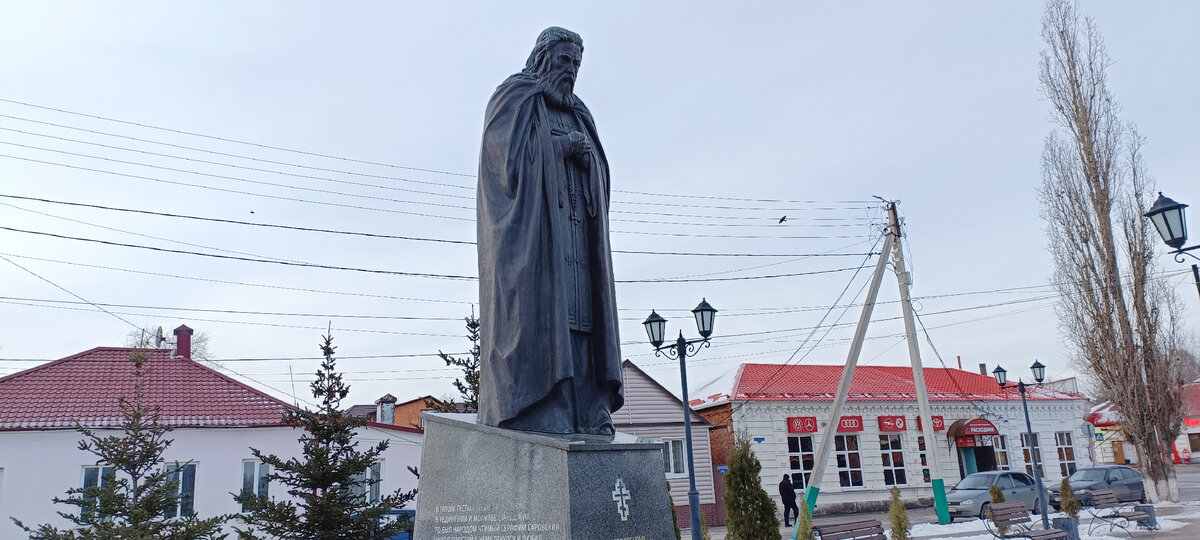 Памятник Серафиму Саровскому в Мичуринске