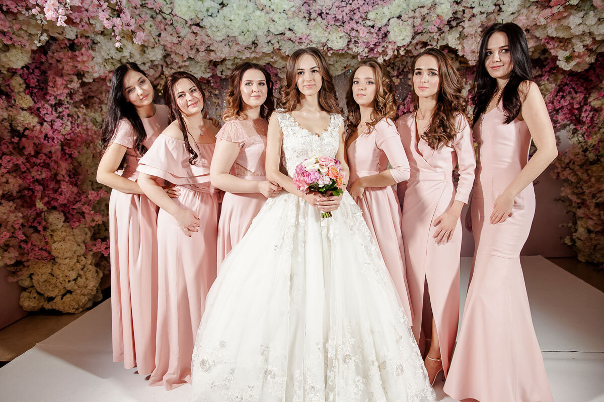 Наши невесты только в розовых платьях
