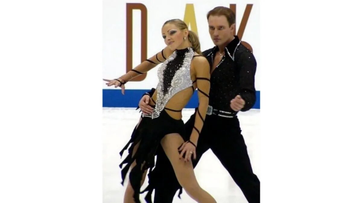 роман костомаров 2023. видео выхода костомарова. костомаров фигурист. роман костомаров ледниковый период 2022. видео выхода костомарова.