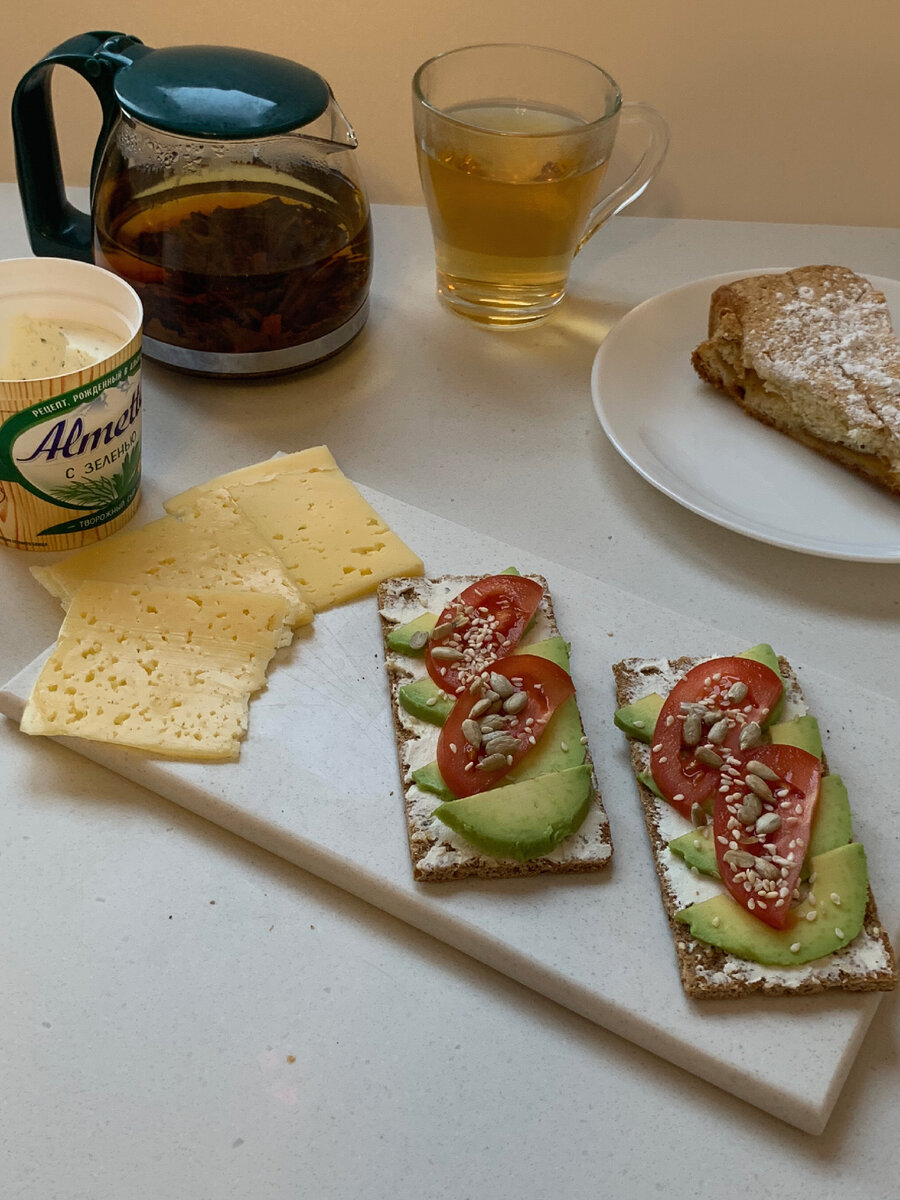 Вкусный чай, бутерброды и домашний пирог #🤍