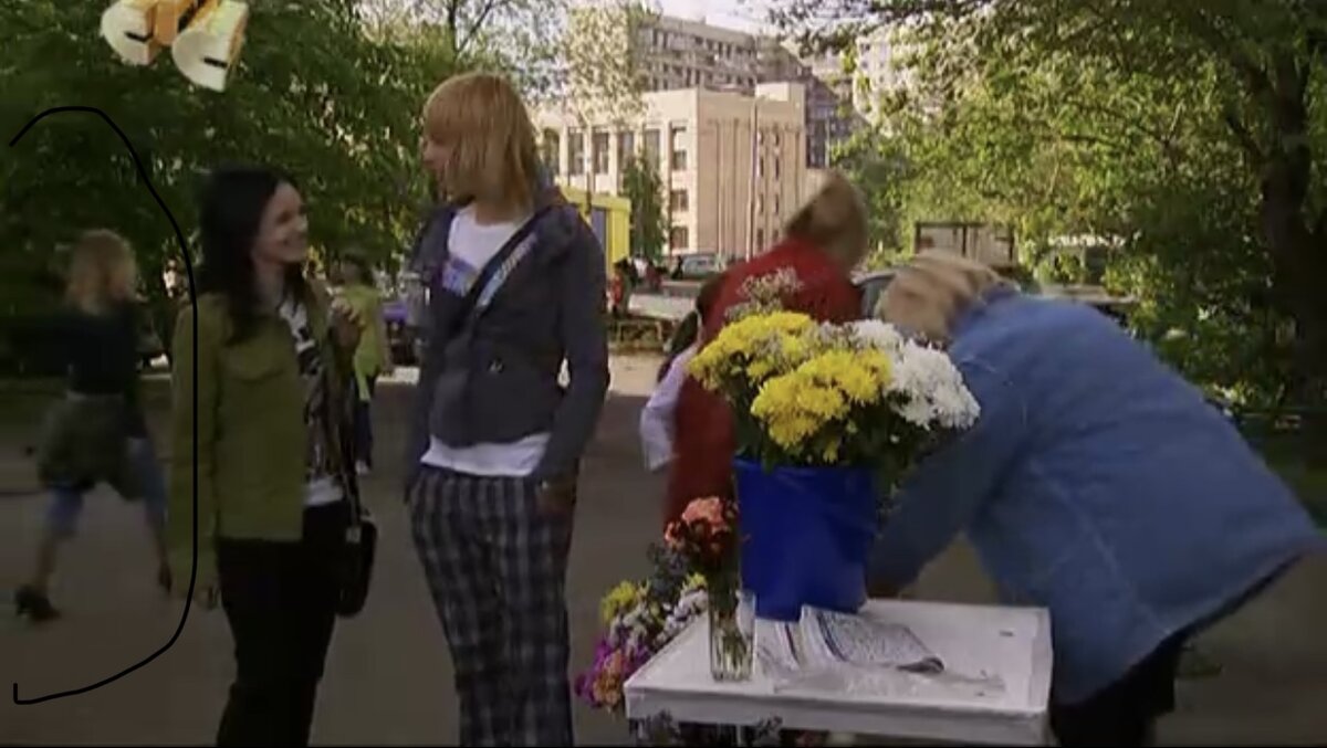 Вон, слева, побежала я))