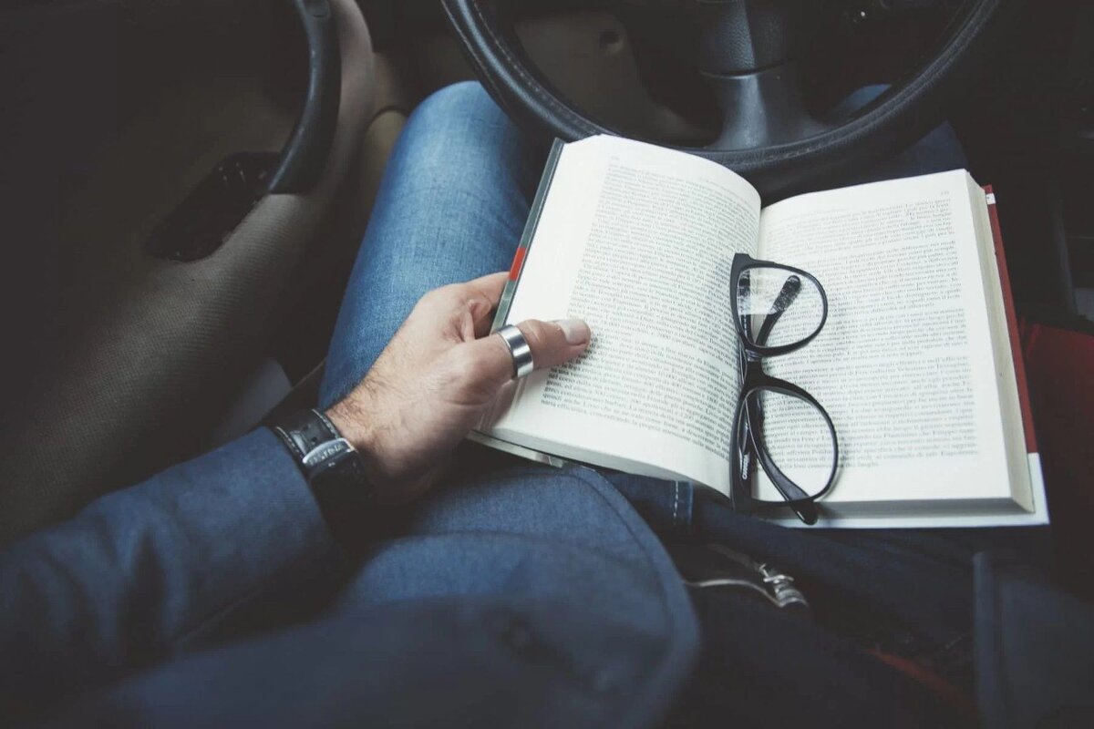 1. Богатый папа, бедный папа - Кийосаки Роберт 2. Самый богатый человек в Вавилоне - Клейсон Джордж
3. Духless - Минаев Сергей
4. Квадрант денежного потока - Кийосаки Роберт
5. Думай и богатей - Хилл Наполеон
6. Как заработать большие деньги - Березовский Борис
7. Бизнес. Пособие для гениев - Мороз Юрий
8. Как зарабатывать деньги без стартового капитала - Азимов Сергей
9. Мани или азбука денег - Шефер Бодо
10. Как перестать беспокоиться и начать жить - Карнеги Дейл
11. Секрет миллионера - Фишер Марк
12. 12 принципов производительности - Эмерсон Гаррингтон
13. Витамины для ума - Рон Джим
14. Если хочешь быть богатым и счастливым не ходи в школу - Кийосаки Роберт
15. Кто украл мой сыр? - Спенсер Джонсон
16. Множественные источники дохода - Аллен Роберт Г.
17. Формулы денег. Посвящение в алхимию изобилия - Лайт Сан
18. Путь к финансовой независимости. Первый миллион - Шефер Бодо
19. Отойди от дел молодым и богатым - Кийосаки Роберт
20. Деньги без процентов и инфляции - Кеннеди Маргрит
21. Как выбирать своих людей - Миншулл Р.
22. Как делать деньги из воздуха - Шер Брайан
23. Пошаговое руководство по открытию частного бизнеса. Российский опыт - Агаркова Л.Н.
24. Миллионер за минуту - Аллен Роберт Г.
25. Богатый ребенок, умный ребенок - Кийосаки Роберт
26. Что вам мешает стать богатым - Свияш Александр
27. Я привлекаю деньги - Правдина Н.Б.
28. Сохраните Ваш актив № 1 - Кийосаки Роберт
29. Умейте мыслить гениально - Вагин Игорь
30. Как уцелеть среди акул - Маккей Харви
31. Курс предпринимательства - Абчук В.А.
32. Бизнес со скоростью мысли - Гейтс Билл
33. Обретение могущества и славы - Кехо Джон
34. Человек при деньгах. Психология достатка - Степанов Сергей Сергеевич
35. Миллионер - Тарасов Артём
36. 500 идей домашнего бизнеса - Федосенко Нелли
37. Банк идей для частного бизнеса - Киселев Ю.Н.
38. Бизнес и ЖЖизнь. Правда, о которой не говорят - Парабеллум Андрей
39. 21 СЕКРЕТ увеличения прибыли, о которых не пишут в книгах - Бушуев Александр
40. Большая игра в бизнес - Стэк Джек
41. Деньги хорошо влияют на женщин - Шефер Бодо
42. Почему ты ещё нищий? - Вагин Игорь
43. Принципы Айкидо в повседневной жизни - Добсон Терри, Миллер
44. Искусство торговать - Хопкинс Том
45. Жизнь по принципу 80-20 - Кох Ричард
46. Самый главный из всех секрет успеха - Кеннеди Дэн
47. 124 способа сэкономить,не ущемляя себя - Левитас Александр
48. Хороший увесистый пинок под зад - Адамс Роб
49. Рабочая книга супервайзера - Дорощук Николай
50. 12 шагов к собственному бизнесу - Абчук В.А.