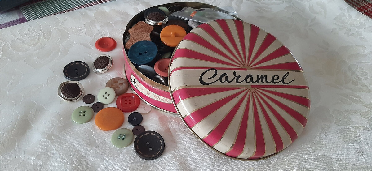 Баночка с пуговками. Фото автора