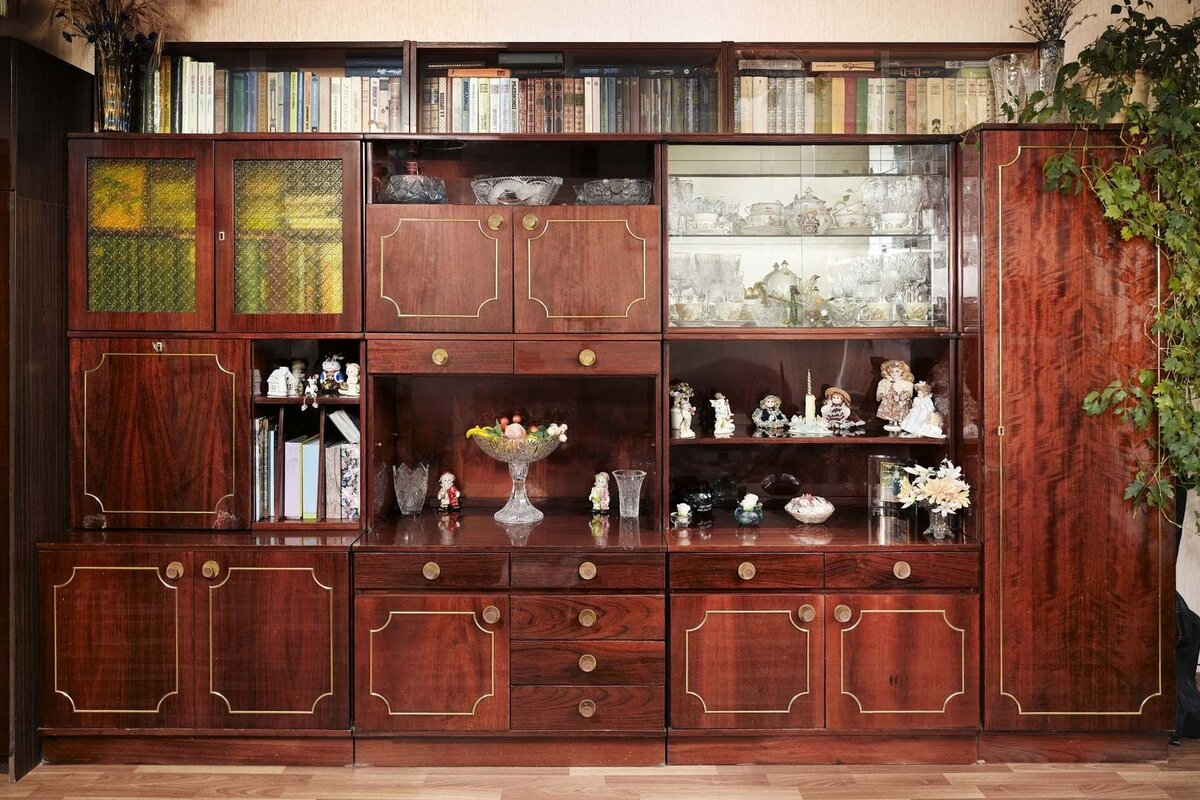 Советская мебельная стенка. Фото с nash-sssr.ru.