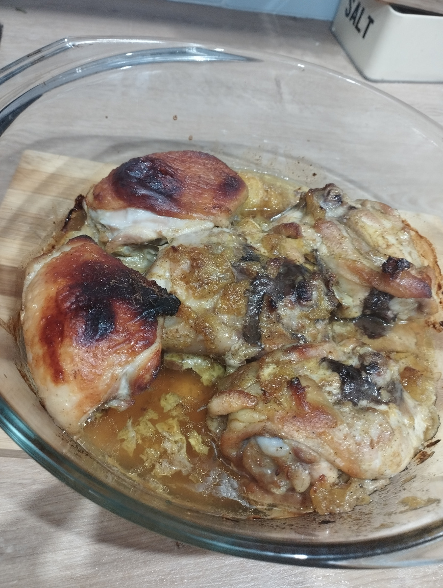 Курочка в собственном соку. Сочненькая и пропитанная.