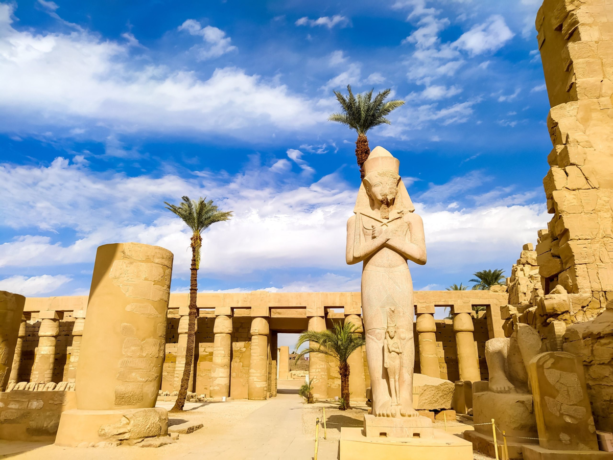 Основатель фив. Рамессеум поминальный храм рамзеса ii. Развалины фив. Основатель фив. Египет храм эль карнак.