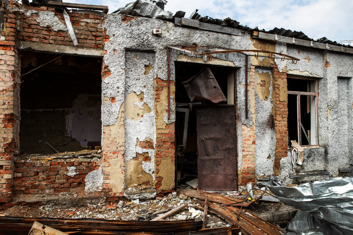 Изображение от <a href="https://ru.freepik.com/free-photo/ruined-building-russian-s-war-in-ukraine_32521648.htm#query=%D1%85%D1%80%D1%83%D1%89%D0%B5%D0%B2%D0%BA%D0%B0&position=17&from_view=search&track=sph">Freepik</a>