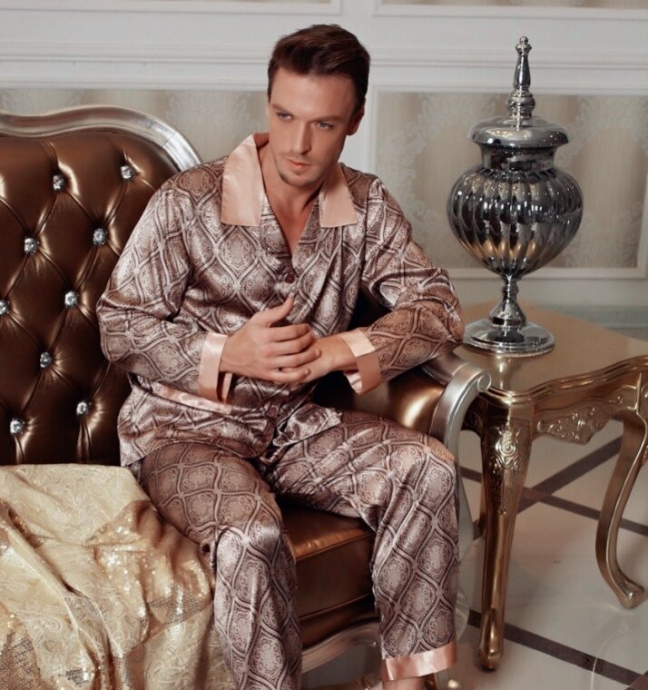 Гриша, после разговора с Ниной