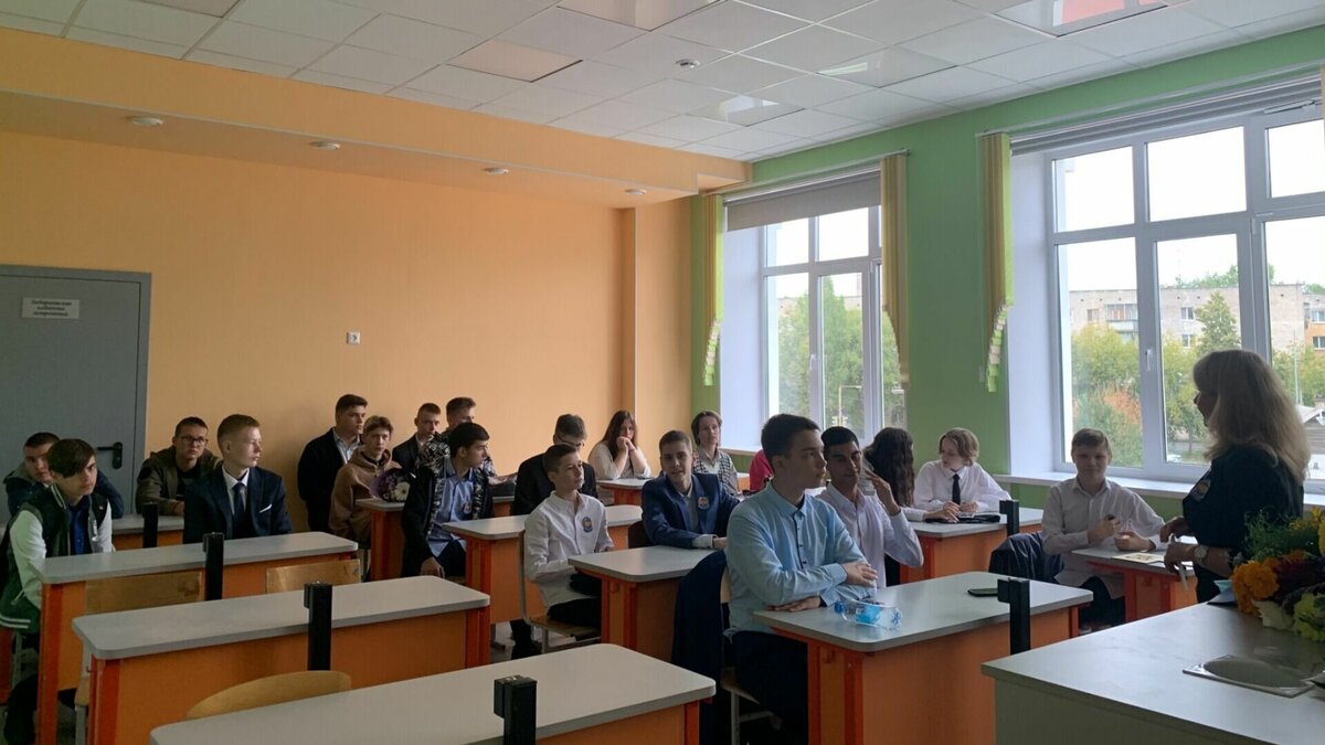     В Госдуме в разработке находится законопроект о запрете фото и видеосъемки во время занятий в школах. Во Владивостоке провели опрос среди родителей и педагогов — большинство одобрили такую задумку.