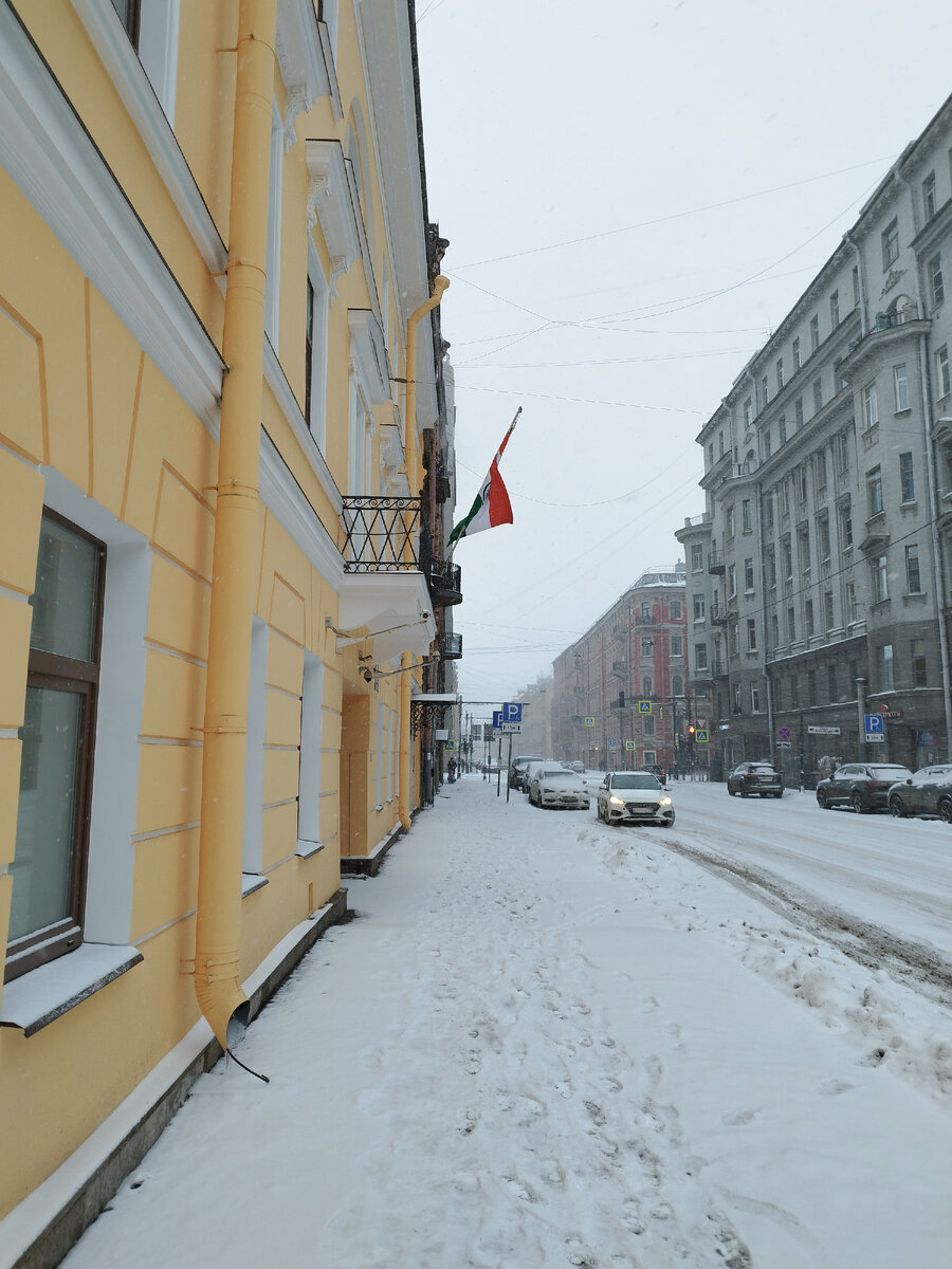 Здание консульства 