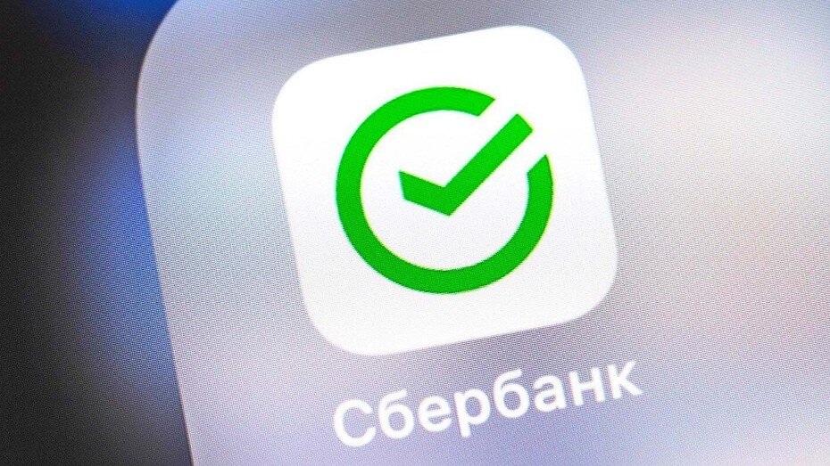 С тех пор как приложение Сбера удалили из Google Play, многие не знают, как обновить Сбербанк Онлайн на телефоне на Андроид. Все очень просто - рассказываем, что надо сделать.