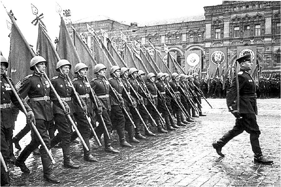 Первый парад Победы 24 июня 1945 года на красной площади.