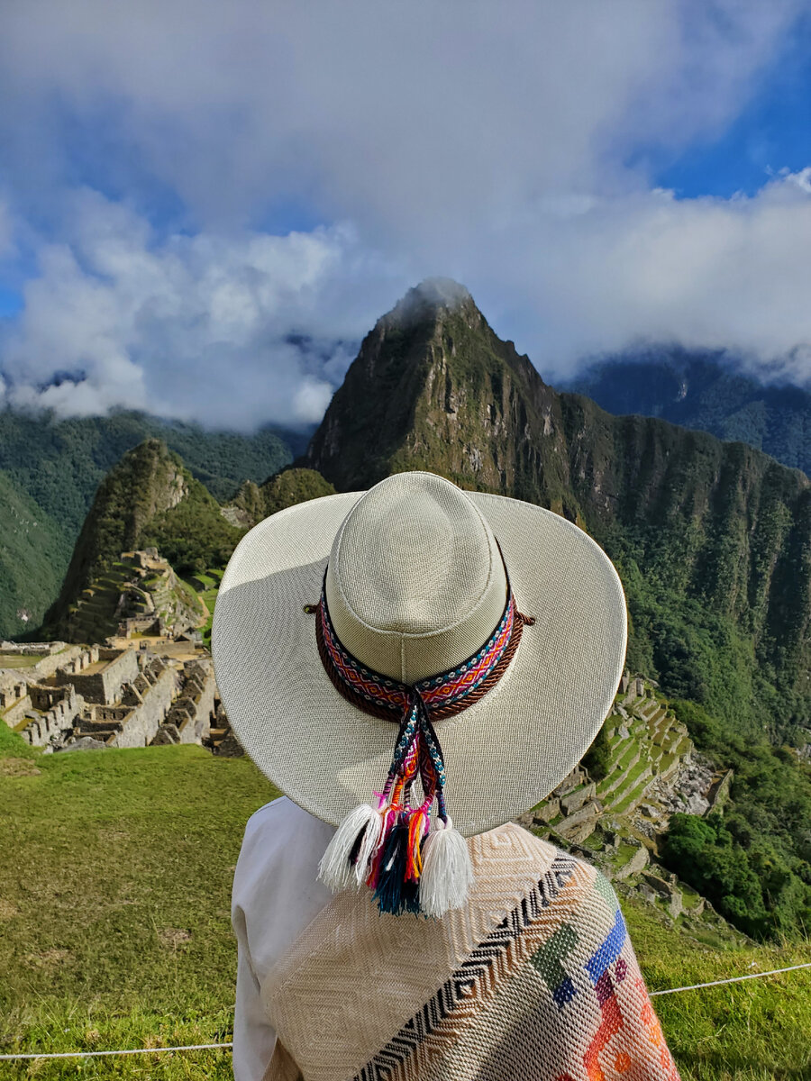 Вид на Мачу Пикчу с верхних террас, маршрут номер 2, Перу