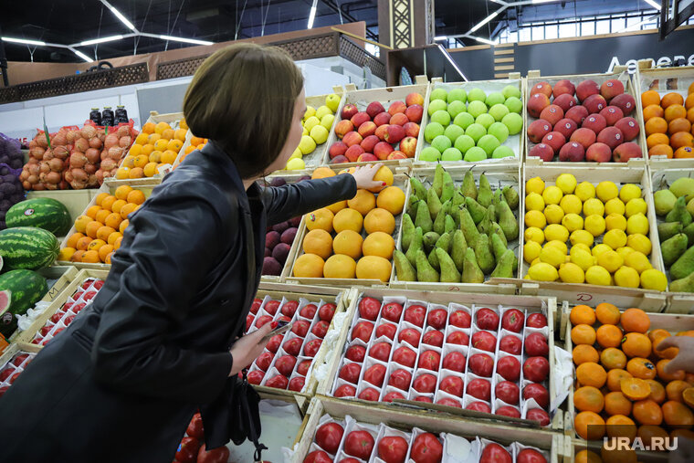    Вероника Калинкина рекомендует принимать продукты с витамином С: цитрусовые, шиповник, черную смородину