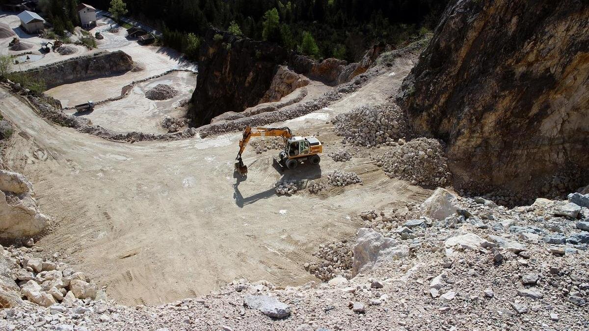    Спецтехника на карьере:pixabay.com