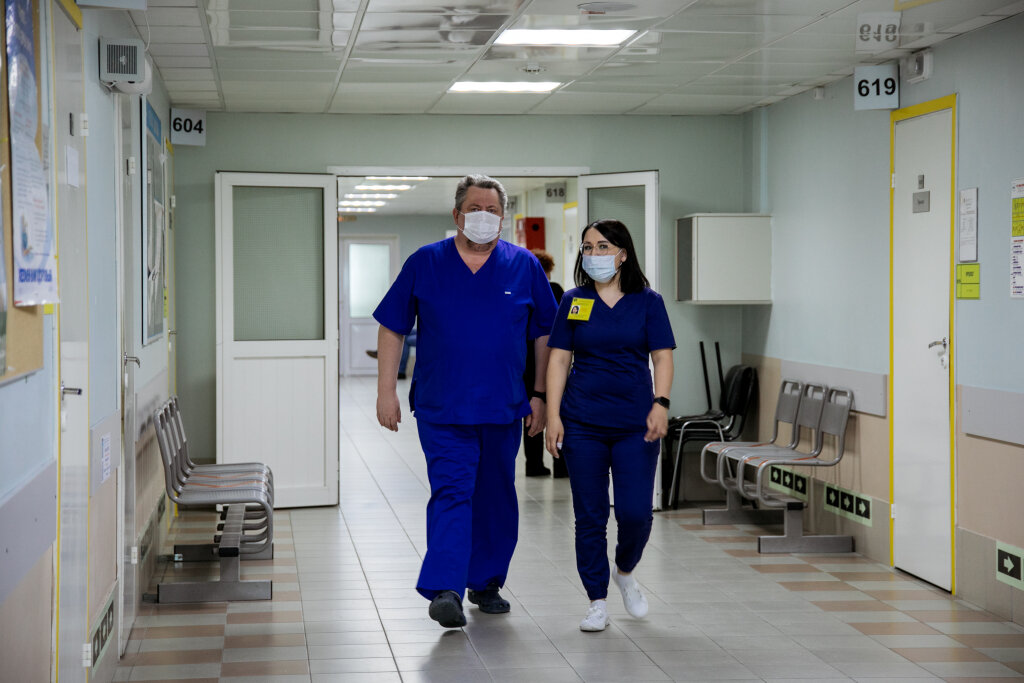    В Югре зарегистрировано 124 новых случая коронавирусной инфекции