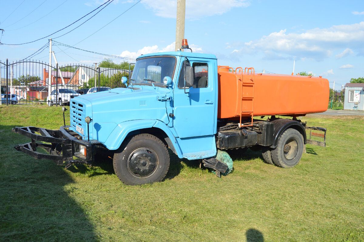Фото автора. Май 2023. Спец машины бывают разные.
