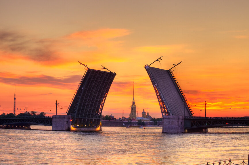 Символ Петербурга. Дворцовый Мост. Автор фото: Литвяк Игорь / Фотобанк Лори