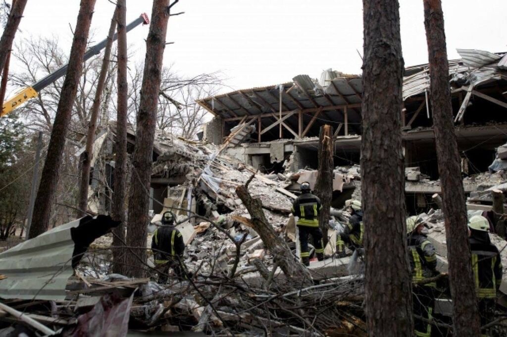    ВСУ обстреляли Перевальский район ЛНР, подшефный Оренбургской области. Погибли 5 человек, еще 19 – ранены