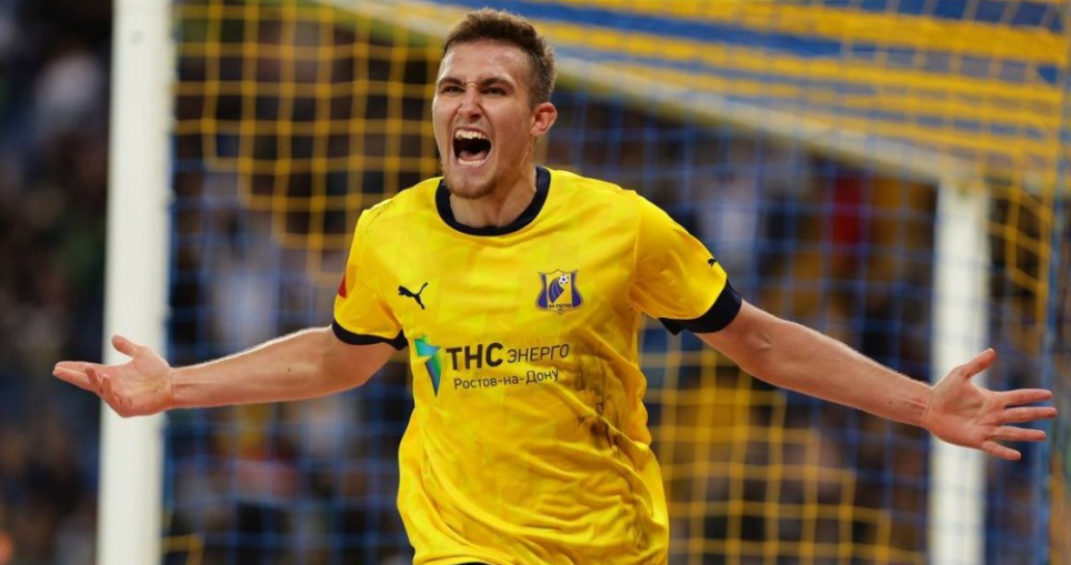 Новый тренер, жалоба на клуб и отказ в продаже: последние трансферные новости российского футбола