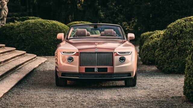 Rolls Royce Boat Tail - вид спереди