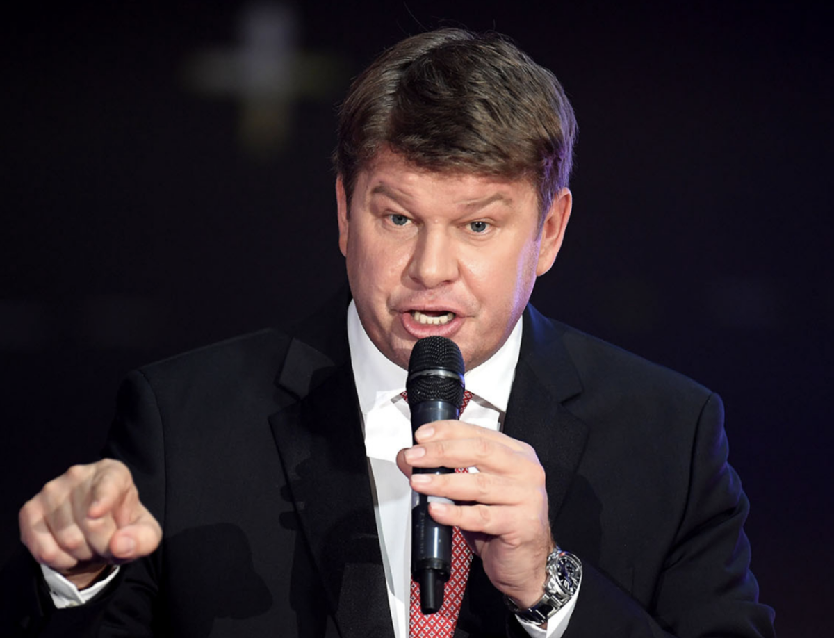 Губерниев красивый портрет