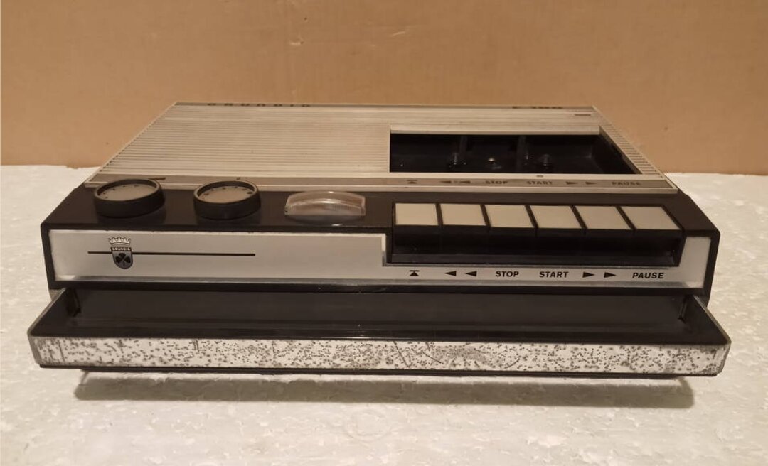 Источник : https://sprzedajemy.pl/grundig-c100-poznan-2-0010c9-nr64730067