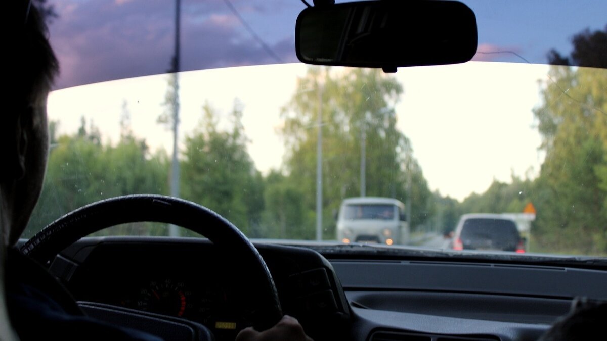     В Татарстане температура воздуха на солнце достигает 40-49 градусов выше нуля. Об этом сообщают автомобилисты в Telegram-каналах, публикуя данные с бортового компьютера машин.
