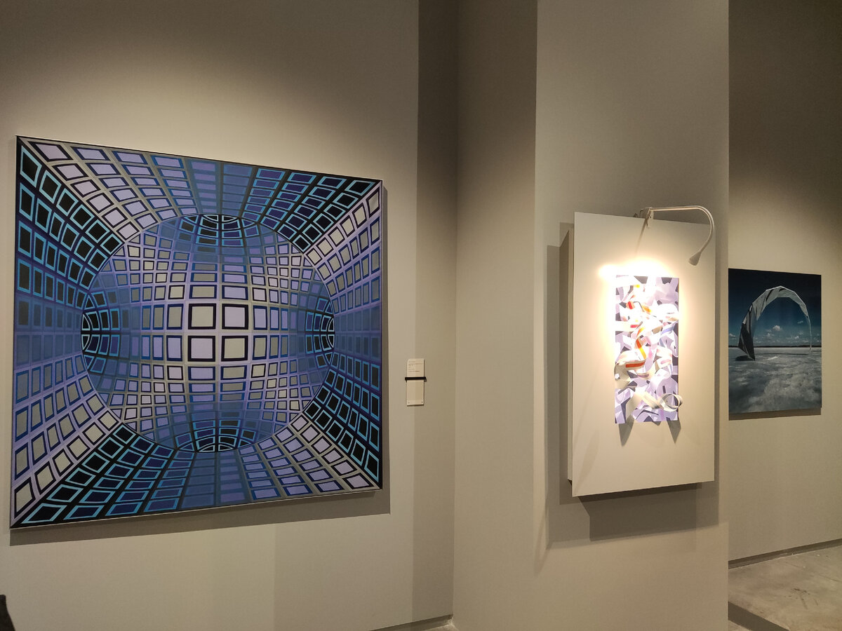 Экспозиция выставки «На языке правил и исключений. Наука и искусство», 2023 г.