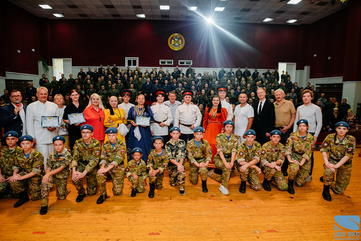12.07.2023 г. В Доме культуры города Зернограда Ростовской области состоялась патриотическая акция «В единстве наша сила».