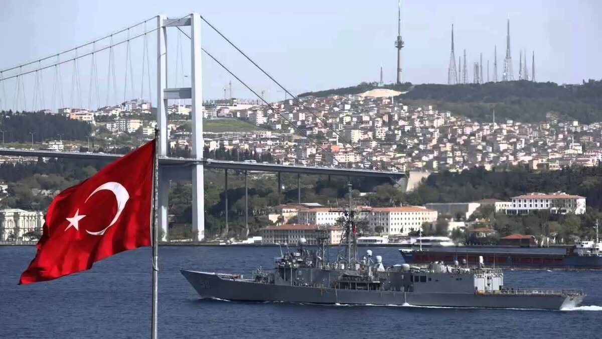  Турецкие корабли на морской глади, и не турецкие тоже.  фото: картинки  яндекса.