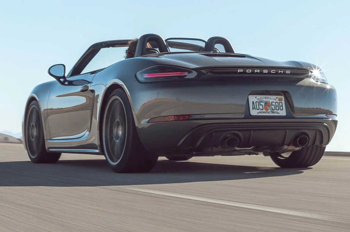 Порш 718 Бокстер - вид сзади