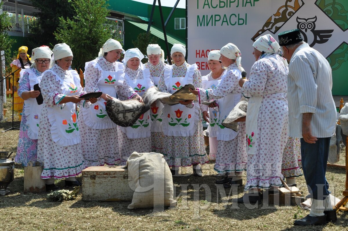 В Черемшане на фестивале “Наследие веков” испекли лепешку диаметром 1,5  метра | Наш Черемшан | Дзен