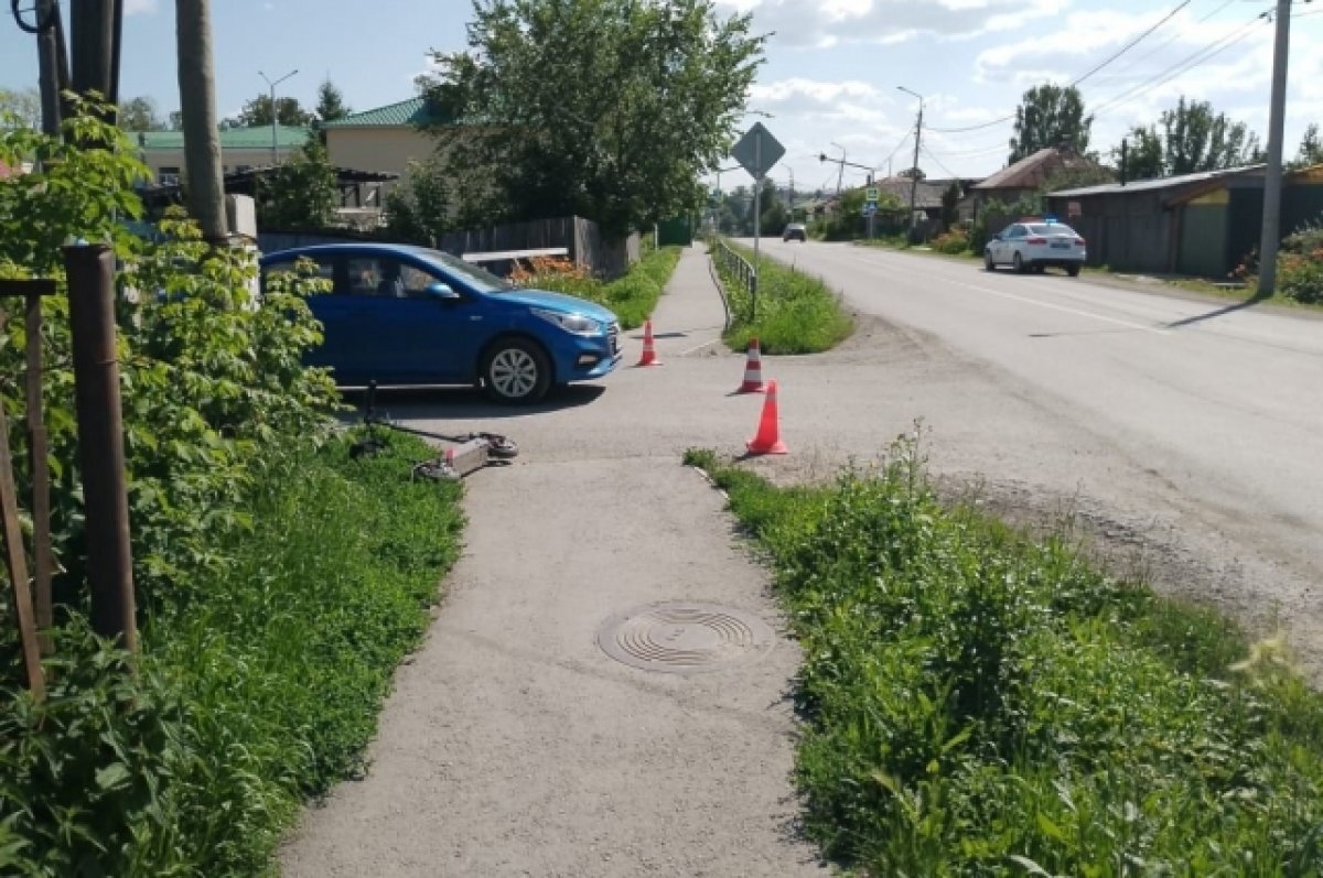    В Свердловской области подростки на самокате врезались в иномарку