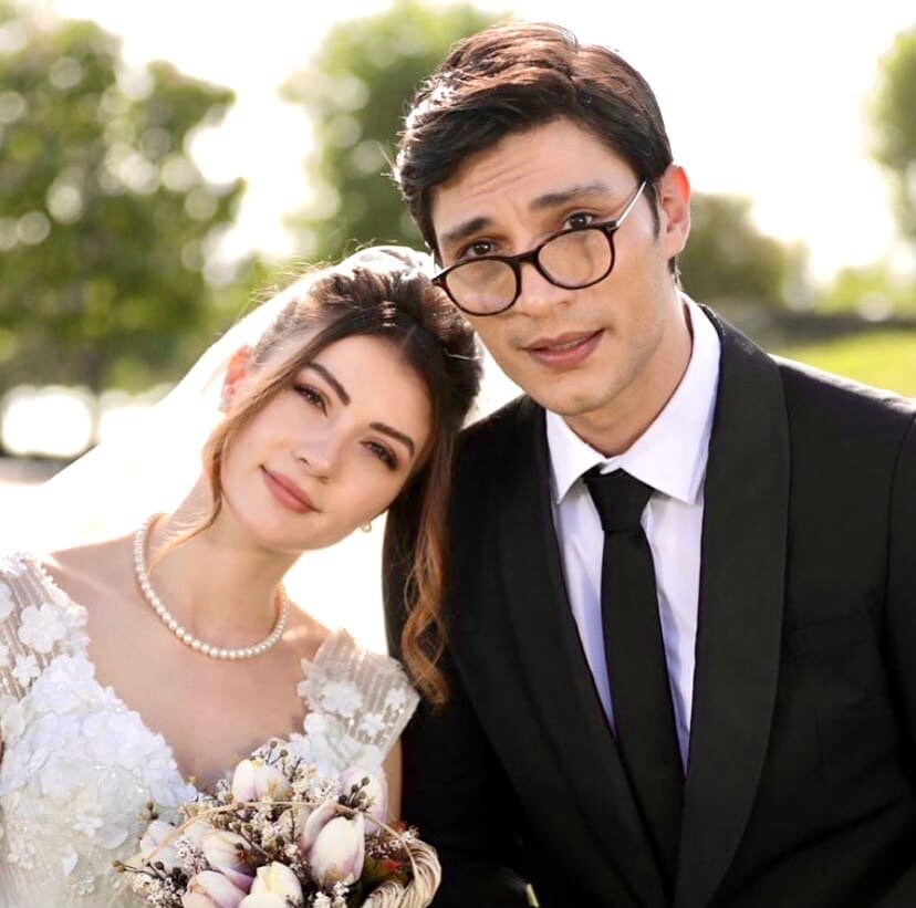 Бурджу Озберк (Эсра) и Ильхан Шен (Озан).Источник всех фото - официальная страница сериала "Любовь, месть, логика" в инстаграме. 