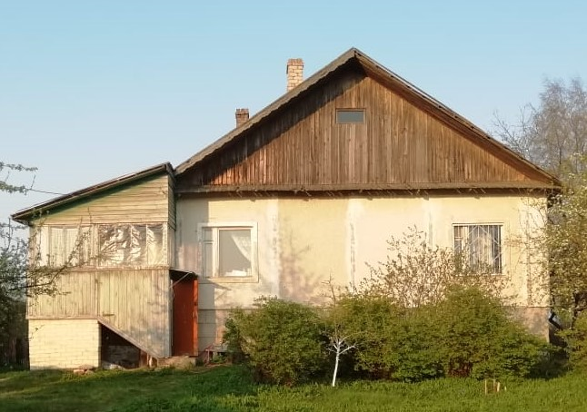 вид на дом со стороны участка