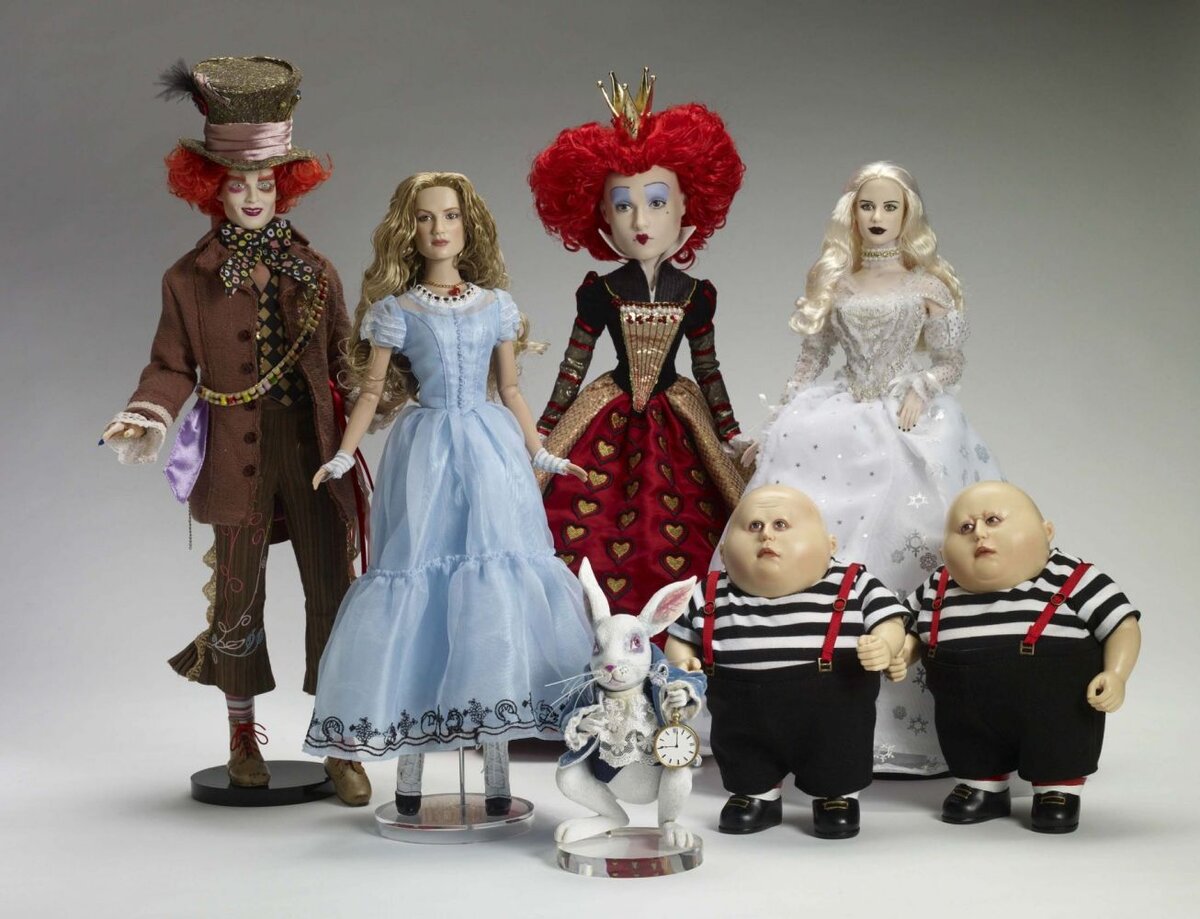 История появления бумажных кукол с одеждой